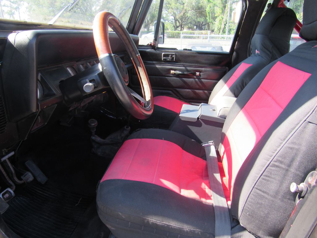 Photo 4 of this JEEP WRANGLER / YJ
