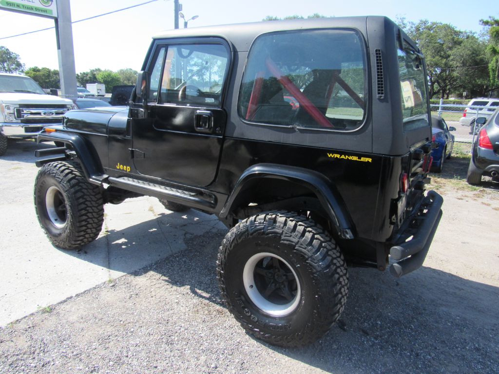 Photo 8 of this JEEP WRANGLER / YJ