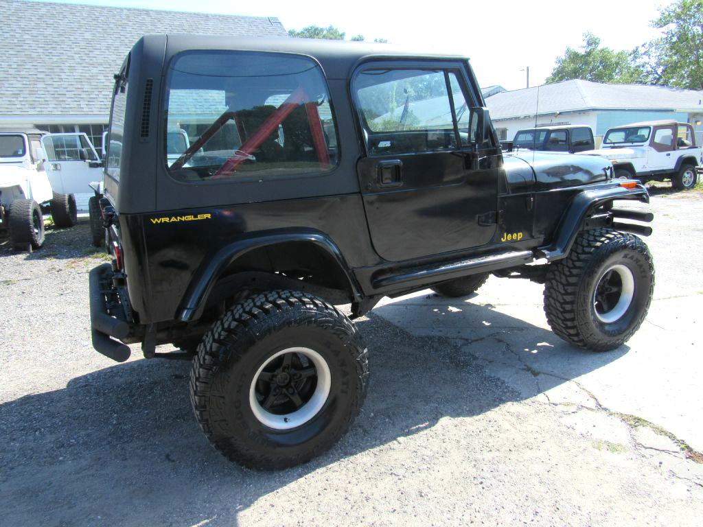 Photo 10 of this JEEP WRANGLER / YJ
