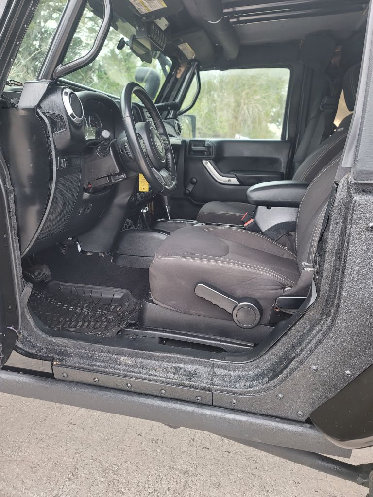 Photo 4 of this JEEP WRANGLER