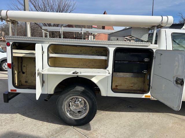 Additional photo of vehicle.