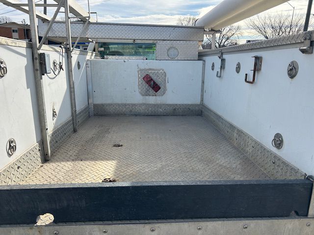 Additional photo of vehicle.