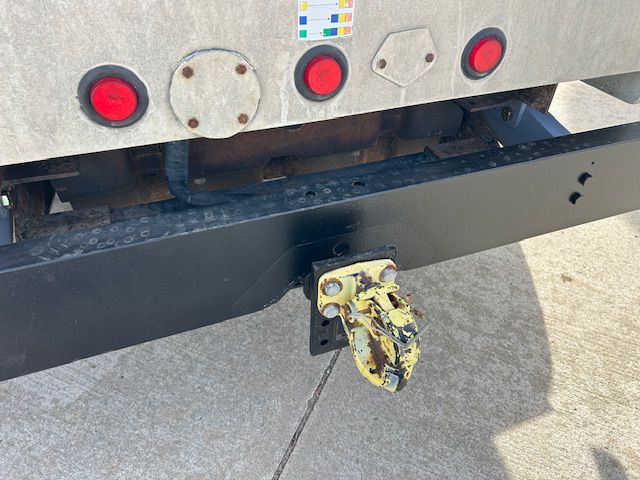 Additional photo of vehicle.