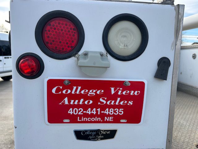 Additional photo of vehicle.