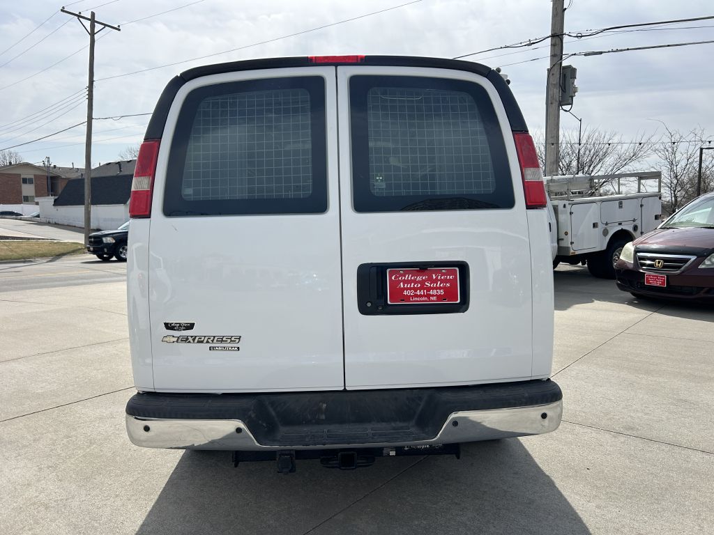 Additional photo of vehicle.