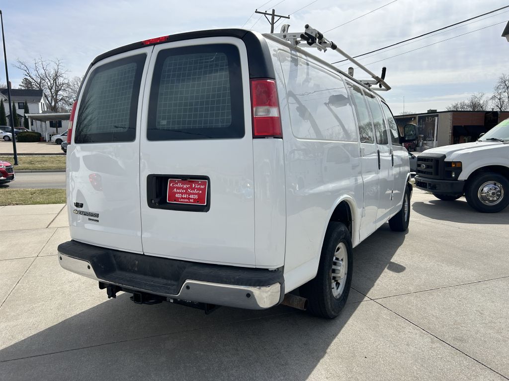 Additional photo of vehicle.