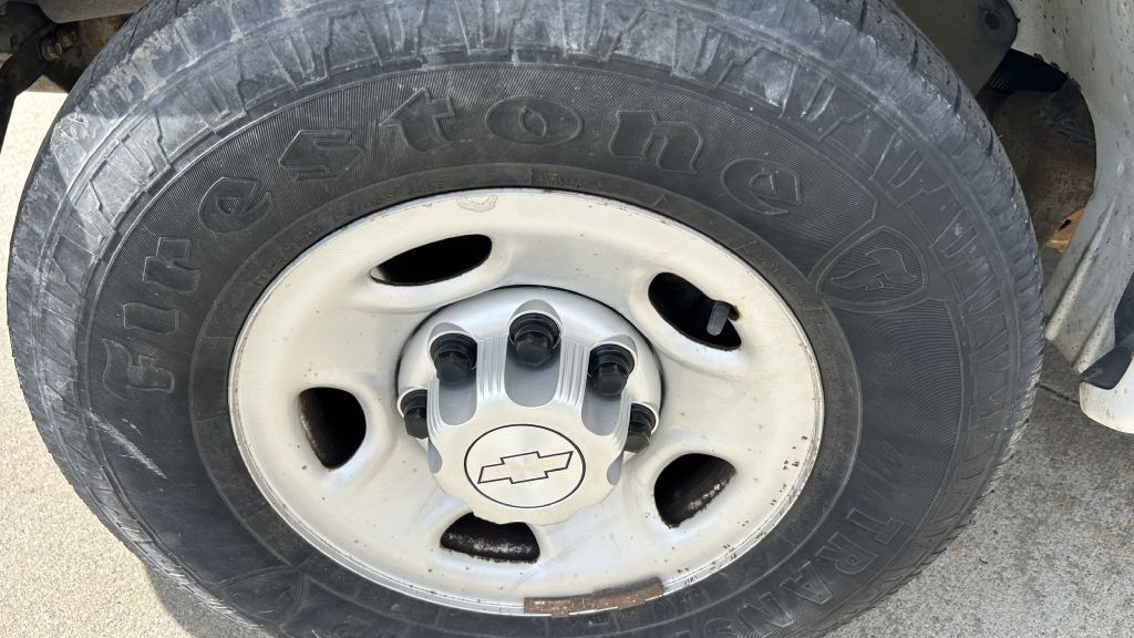 Additional photo of vehicle.