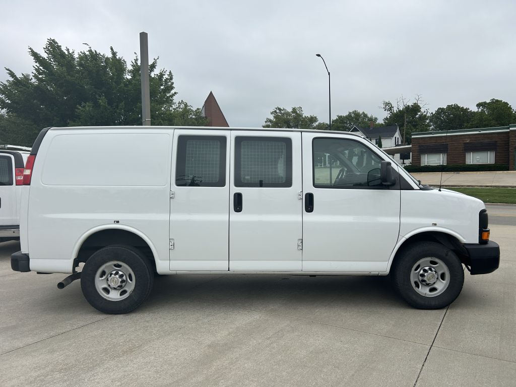 2013 Chevrolet Express 2500 Work Van HD's photo