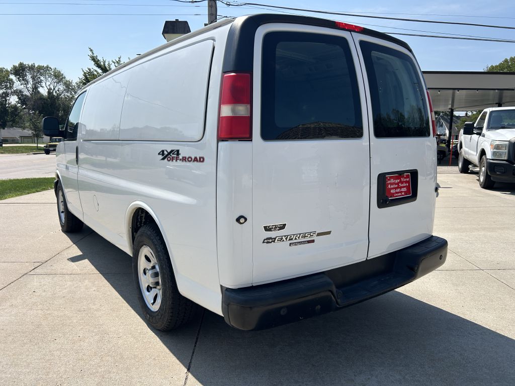 Additional photo of vehicle.