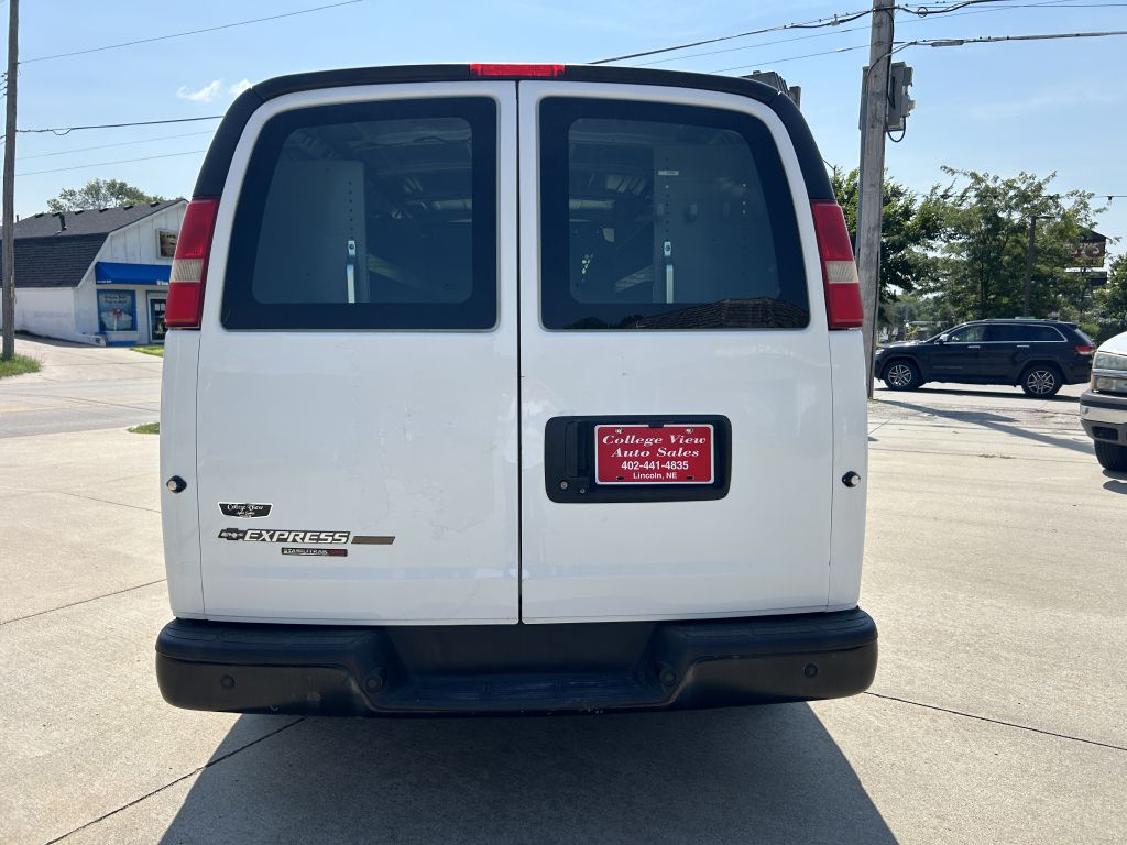 Additional photo of vehicle.