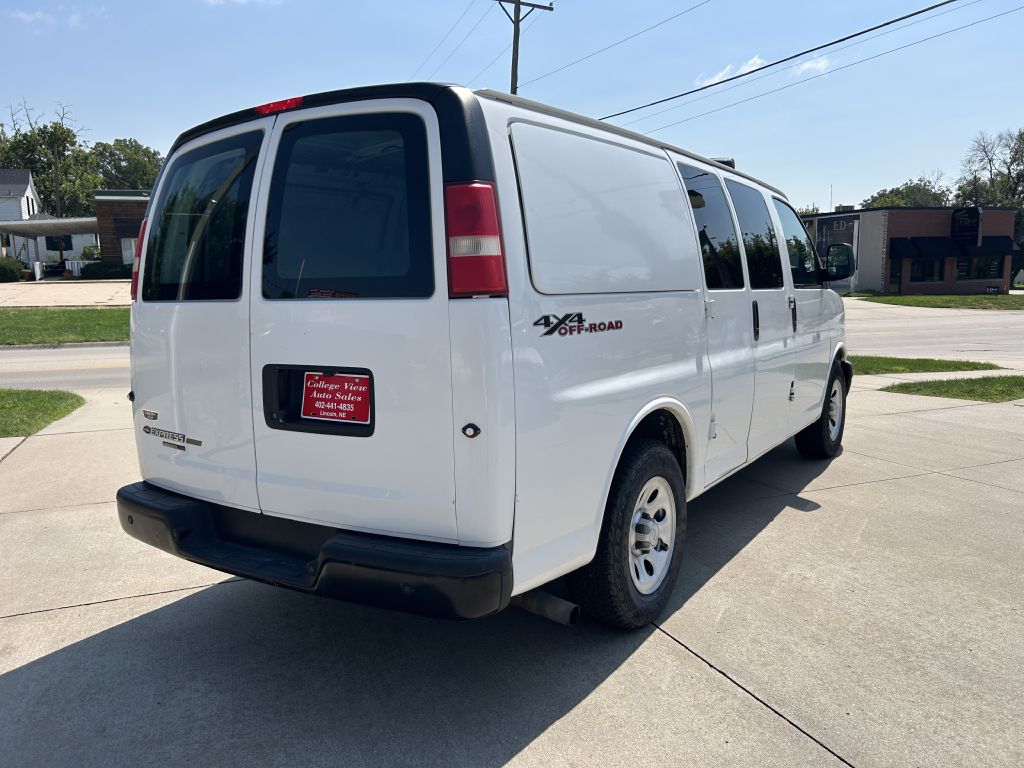 Additional photo of vehicle.