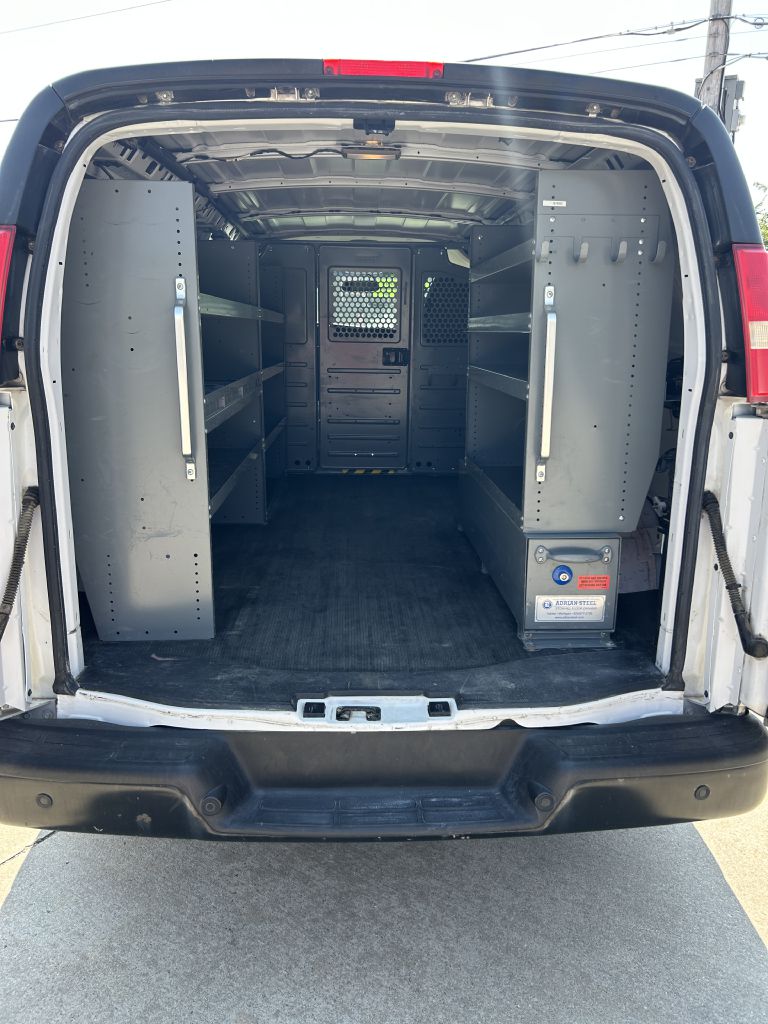 Additional photo of vehicle.