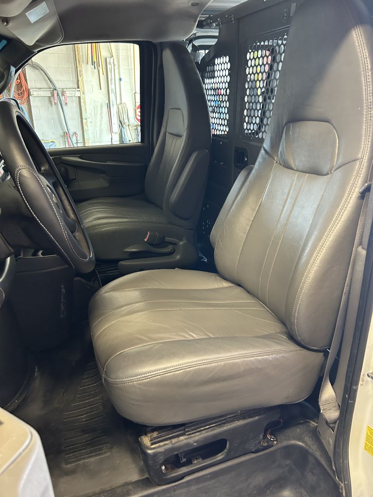 Additional photo of vehicle.