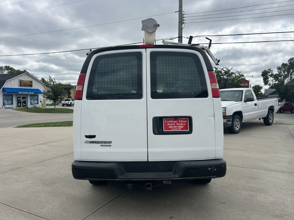 Additional photo of vehicle.