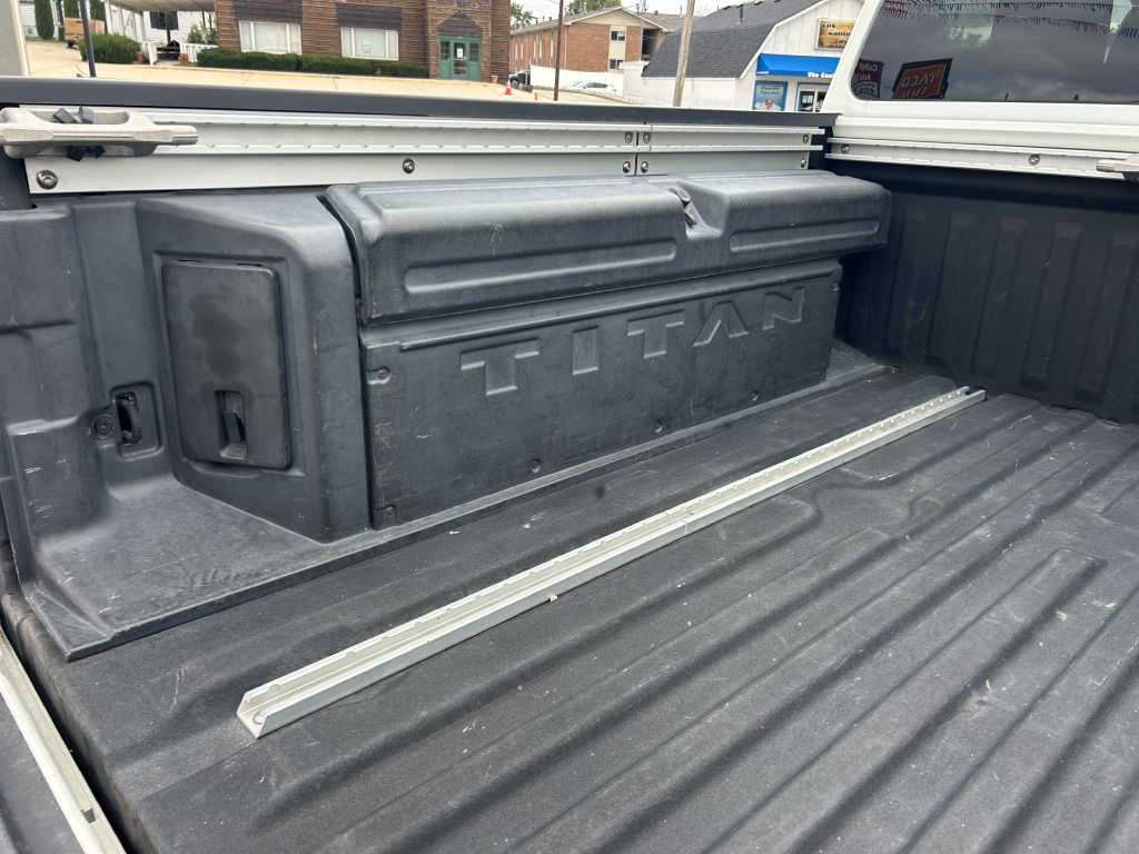 Photo 10 of this NISSAN TITAN