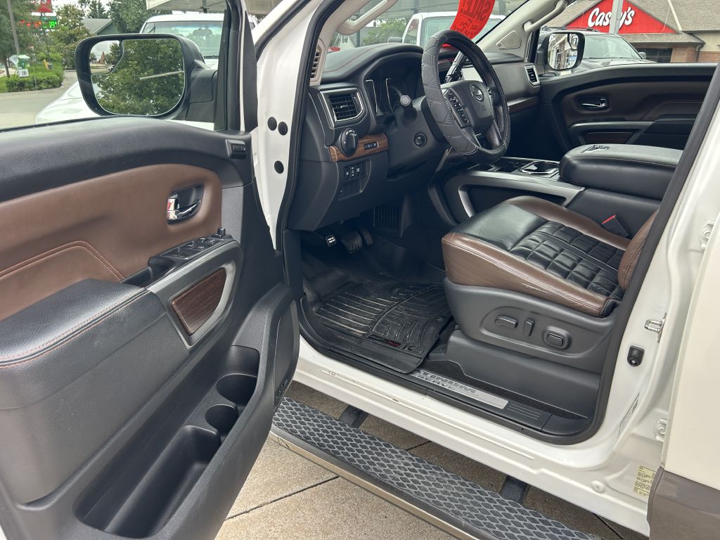 Photo 11 of this NISSAN TITAN