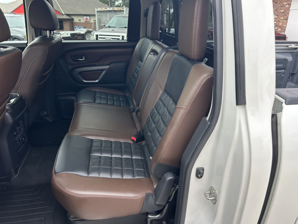 Photo 13 of this NISSAN TITAN
