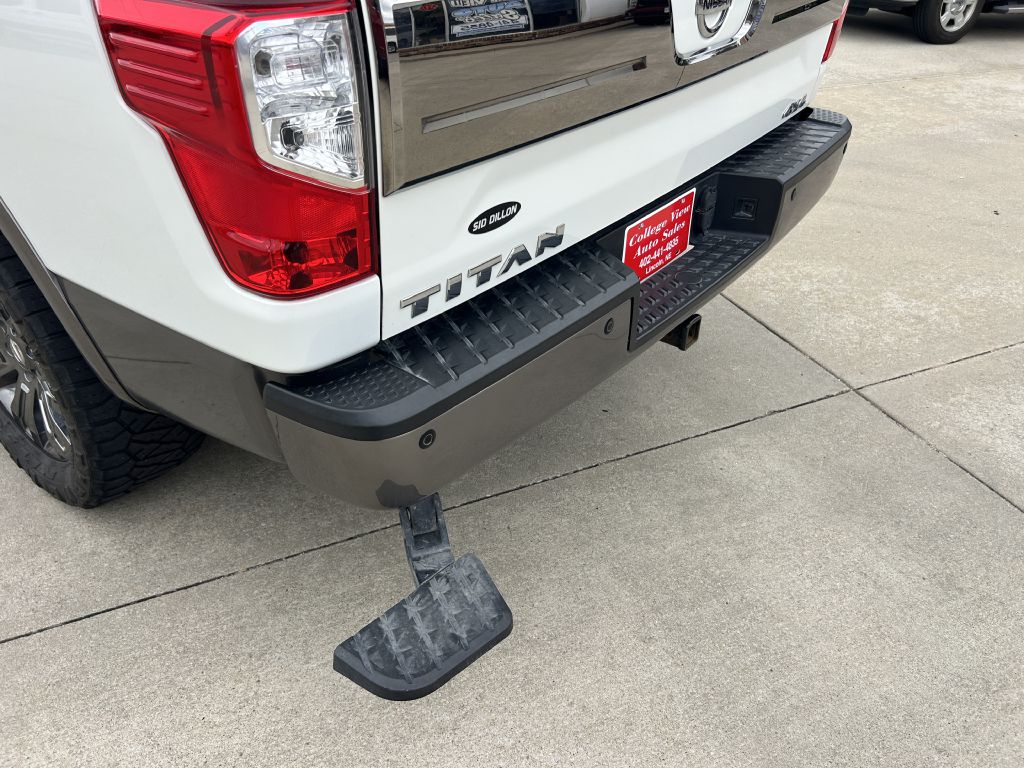 Photo 22 of this NISSAN TITAN