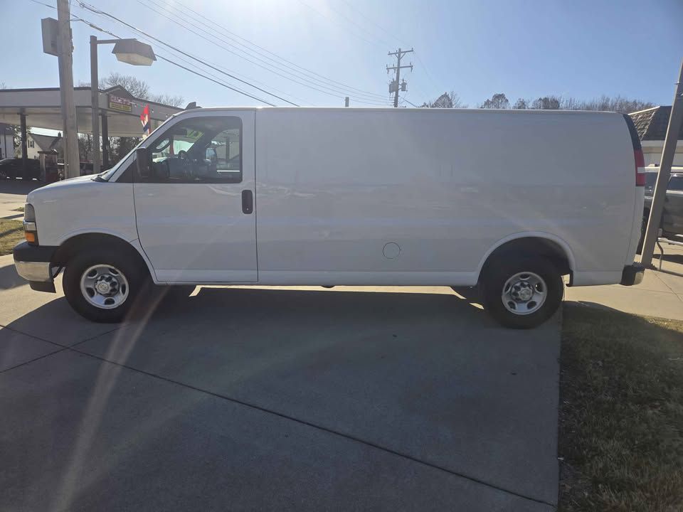 Additional photo of vehicle.