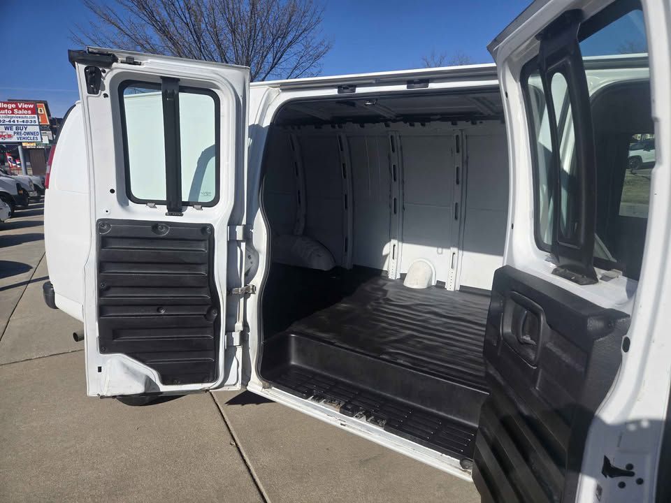 Additional photo of vehicle.