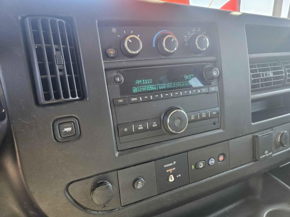 Additional photo of vehicle.