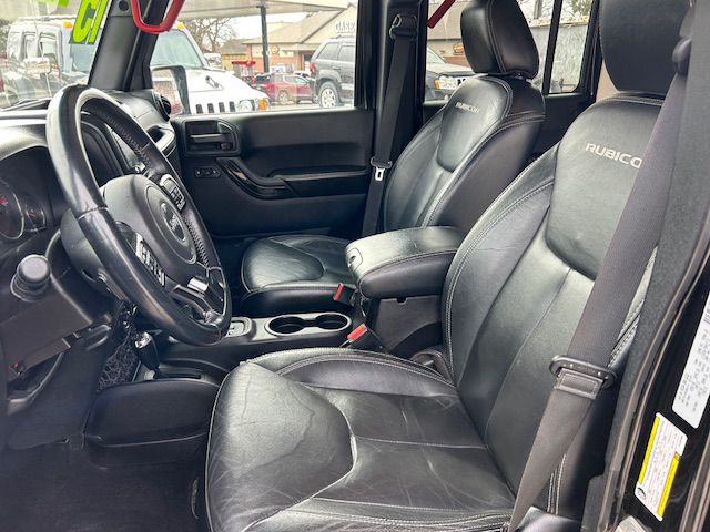 Additional photo of vehicle.