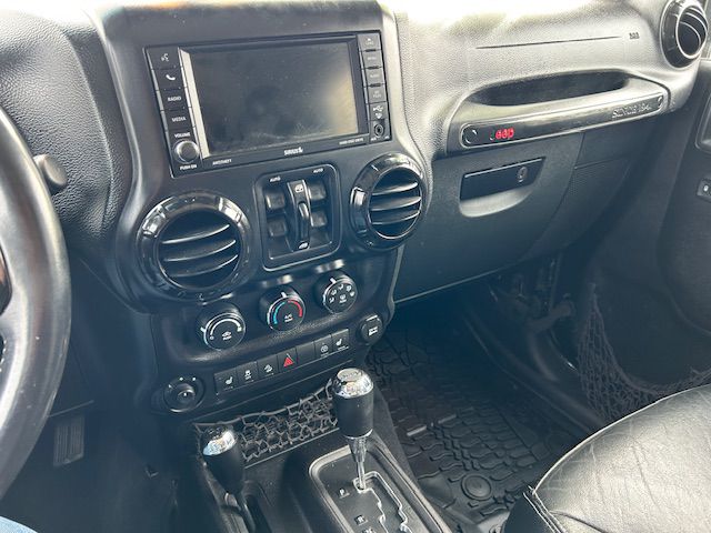 Additional photo of vehicle.