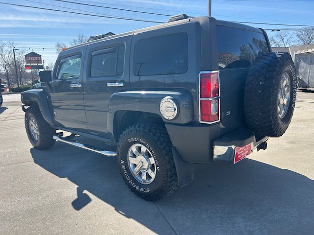 Additional photo of vehicle.