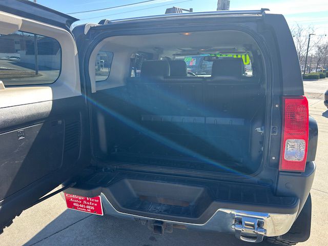 Additional photo of vehicle.