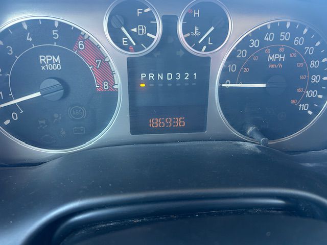 Additional photo of vehicle.