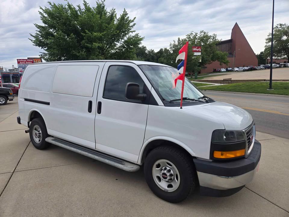 2018 GMC Savana 2500's photo