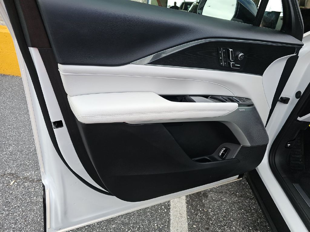 Photo 9 of this CADILLAC LYRIQ