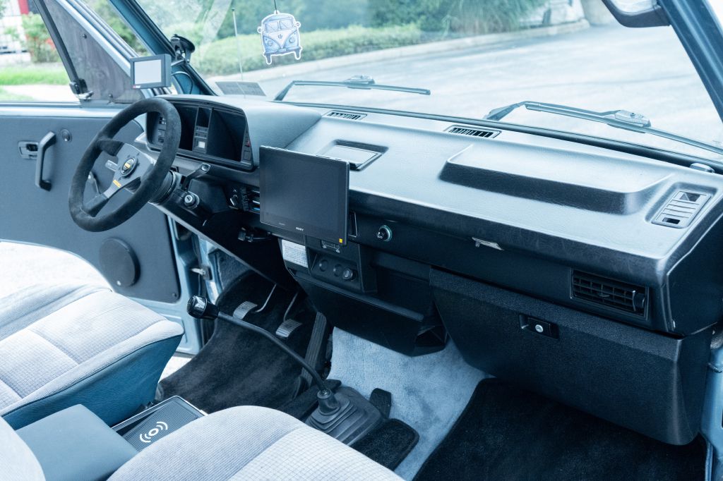Photo 46 of this VOLKSWAGEN VANAGON