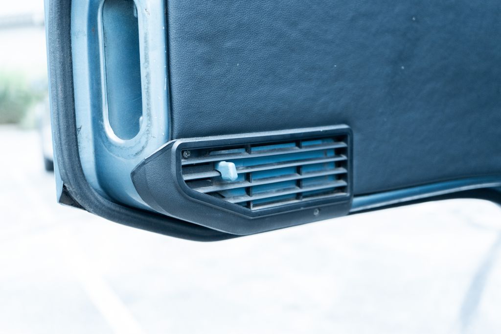 Photo 68 of this VOLKSWAGEN VANAGON