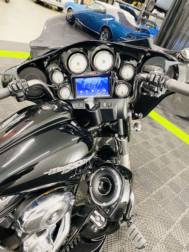 Photo 8 of this HARLEY DAVIDSON STREET GLIDE