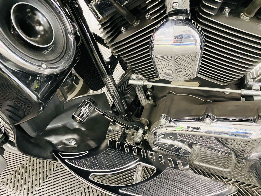 Photo 16 of this HARLEY DAVIDSON STREET GLIDE