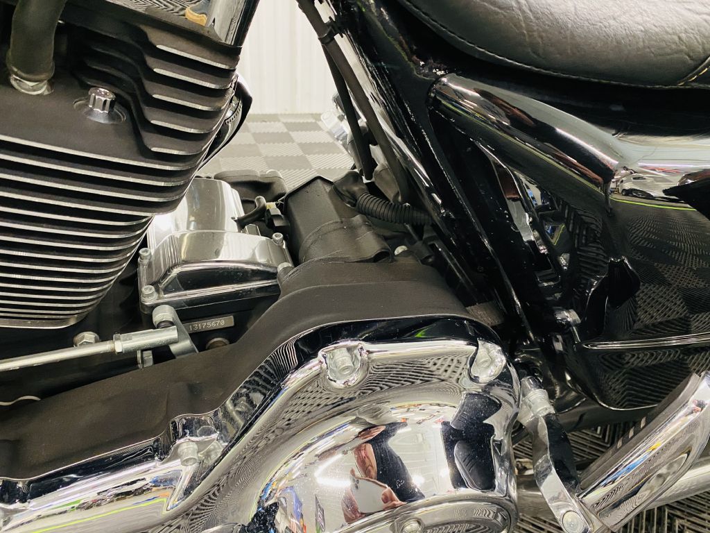 Photo 17 of this HARLEY DAVIDSON STREET GLIDE