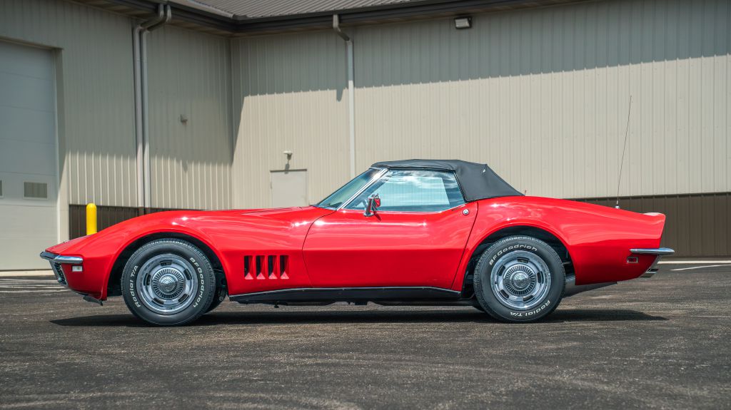 Photo 2 of this CHEVROLET CORVETTE