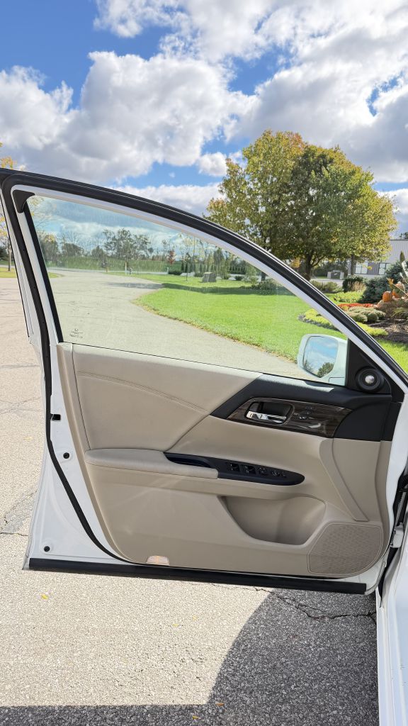 Photo 9 of this HONDA ACCORD