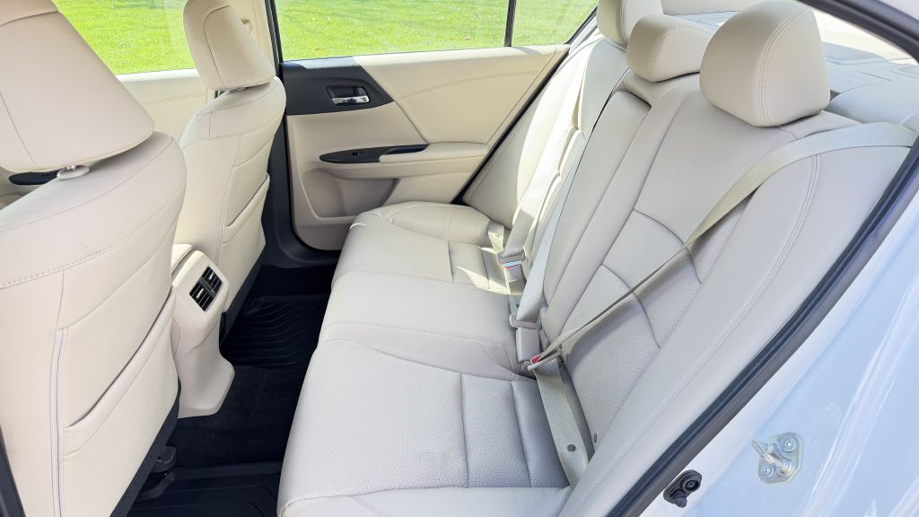 Photo 10 of this HONDA ACCORD