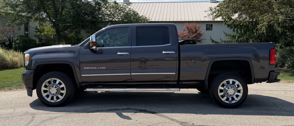 Photo 2 of this GMC SIERRA