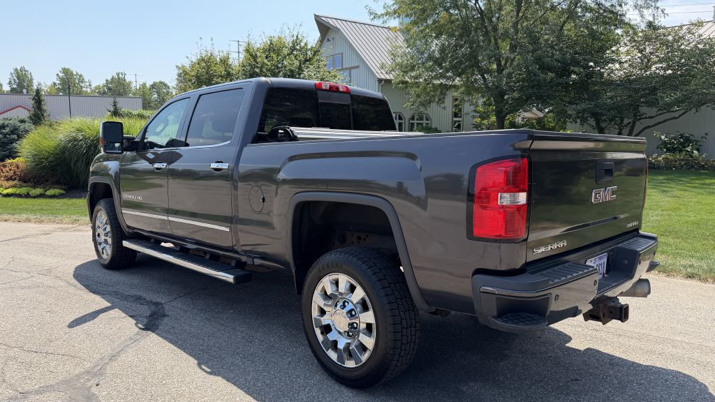 Photo 3 of this GMC SIERRA