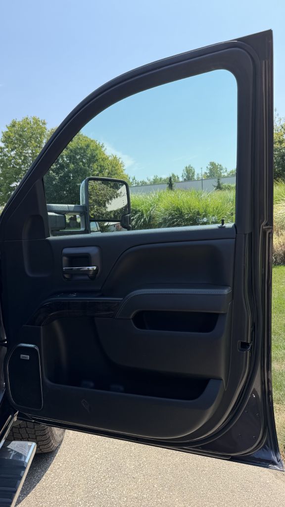 Photo 11 of this GMC SIERRA