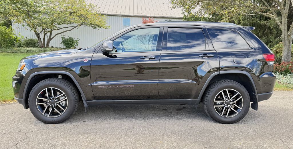 Photo 3 of this JEEP GRAND CHEROKEE