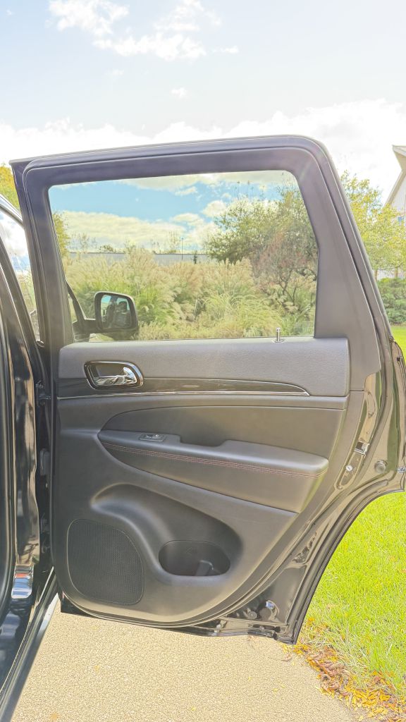 Photo 12 of this JEEP GRAND CHEROKEE