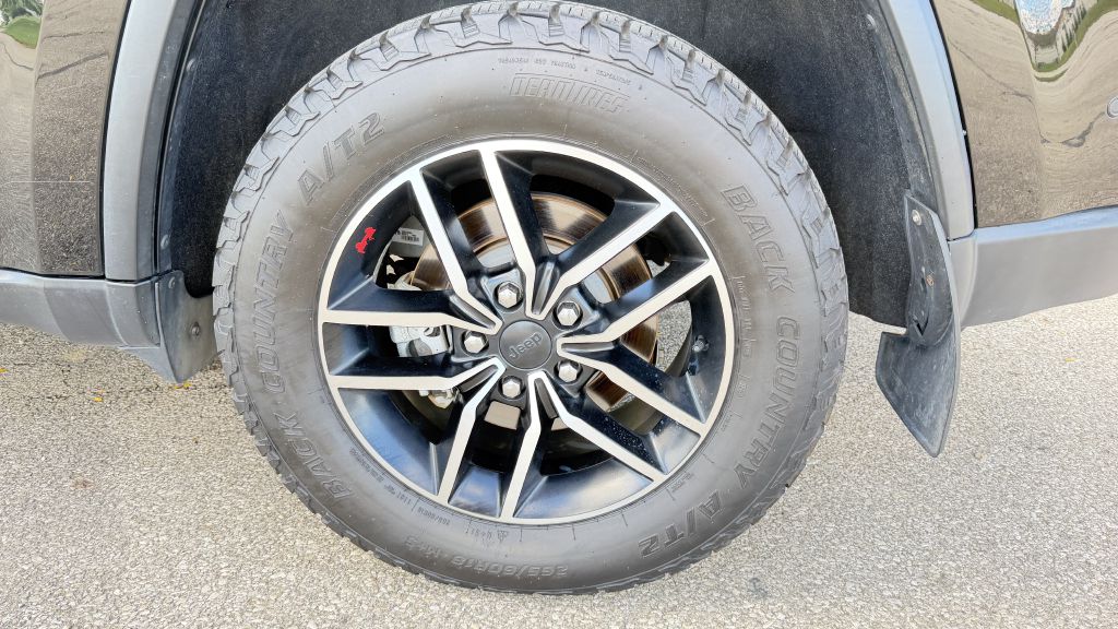Photo 18 of this JEEP GRAND CHEROKEE