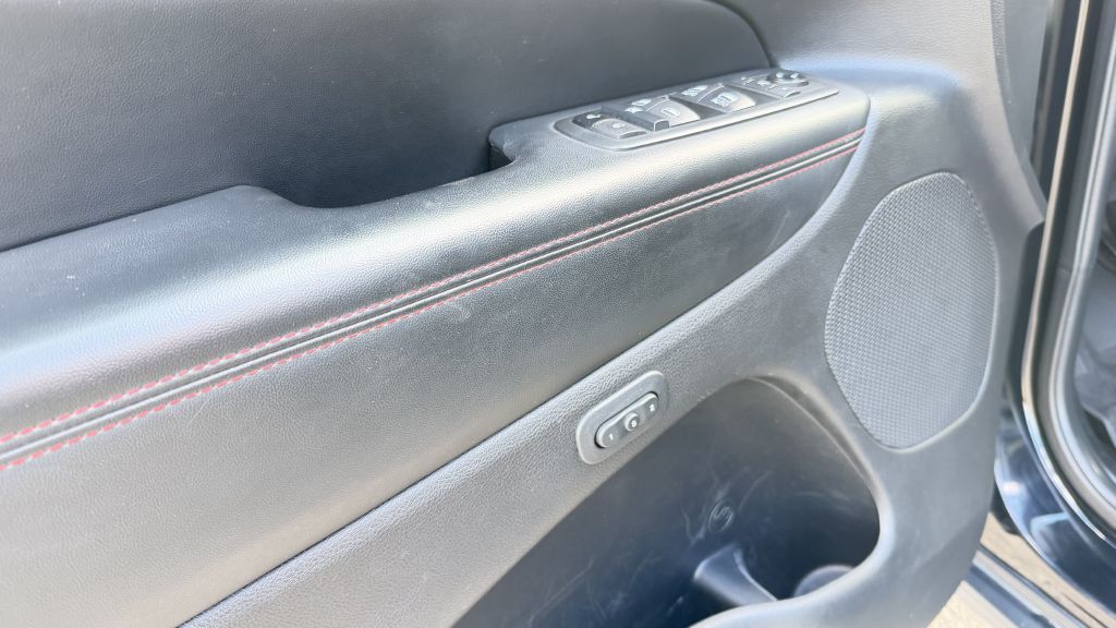 Photo 20 of this JEEP GRAND CHEROKEE