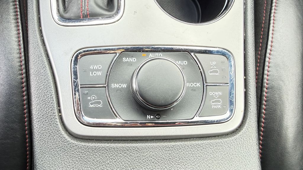 Photo 22 of this JEEP GRAND CHEROKEE