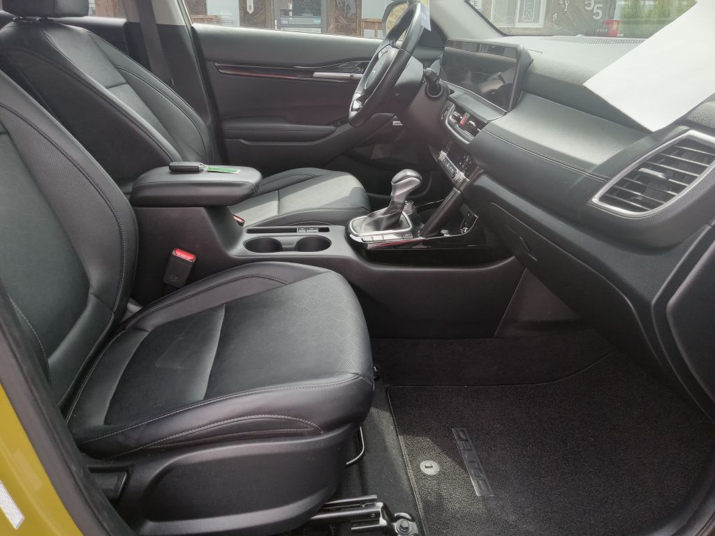 Photo 21 of this KIA SELTOS