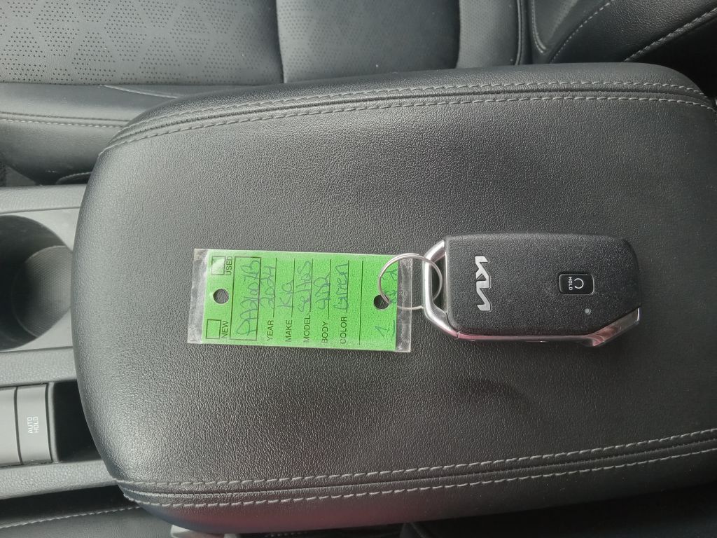 Photo 28 of this KIA SELTOS